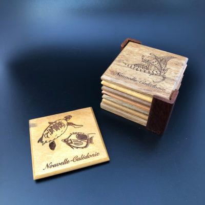 Dessous de verre "tortue et poisson" et support en bois calédonien