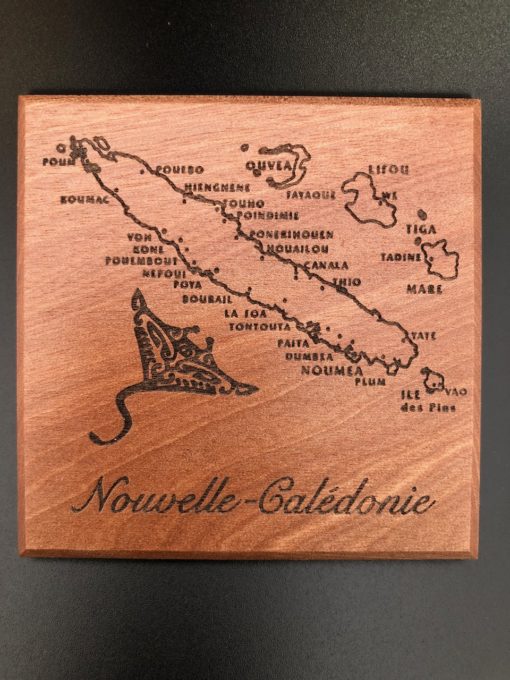 Dessous de verre en bois « Raie & Carte NC » – Laser Art Pacific