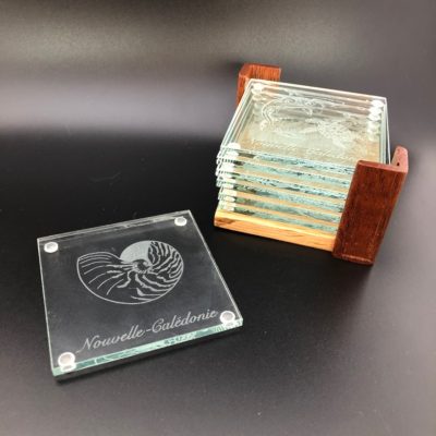 Dessous de verre en verre "nautile" et support bois local calédonien