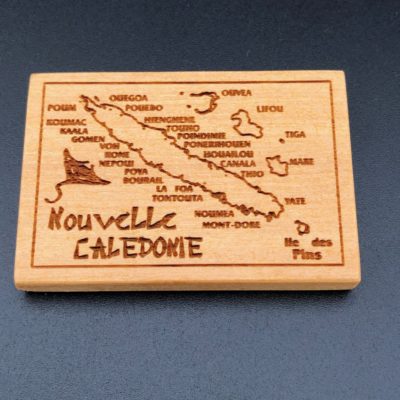 Magnet "carte nouvelle calédonie" en bois calédonien
