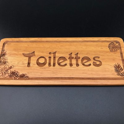 Plaque de porte "Toilettes" en bois - Laser Art Pacific