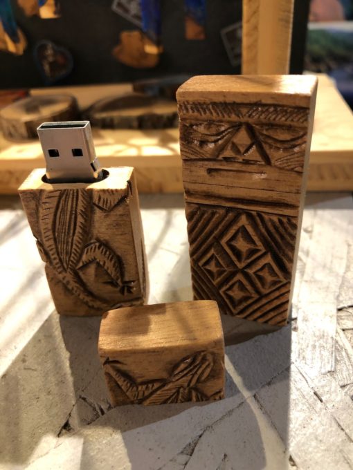 Clé USB Sculptée en bois de nouvelle-calédonie