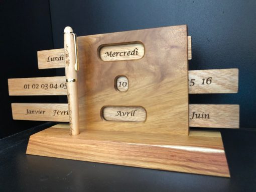 calendrier perpétuel en bois de nouvelle-calédonie