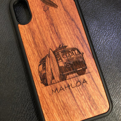 Coque de téléphone en bois gravée et personnalisée