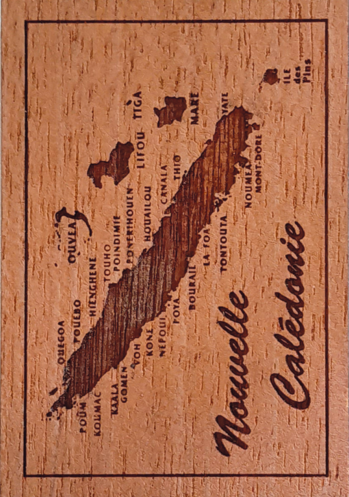 Magnet "Carte NC" en bois local - Laser Art Pacific