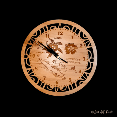 Horloge En Bois Local "Tortue Hibiscus et Carte"
