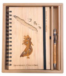 Carnets De Voyage Coffret luxe Carnet + stylo "Cagou et Carte" - Laser Art Pacific